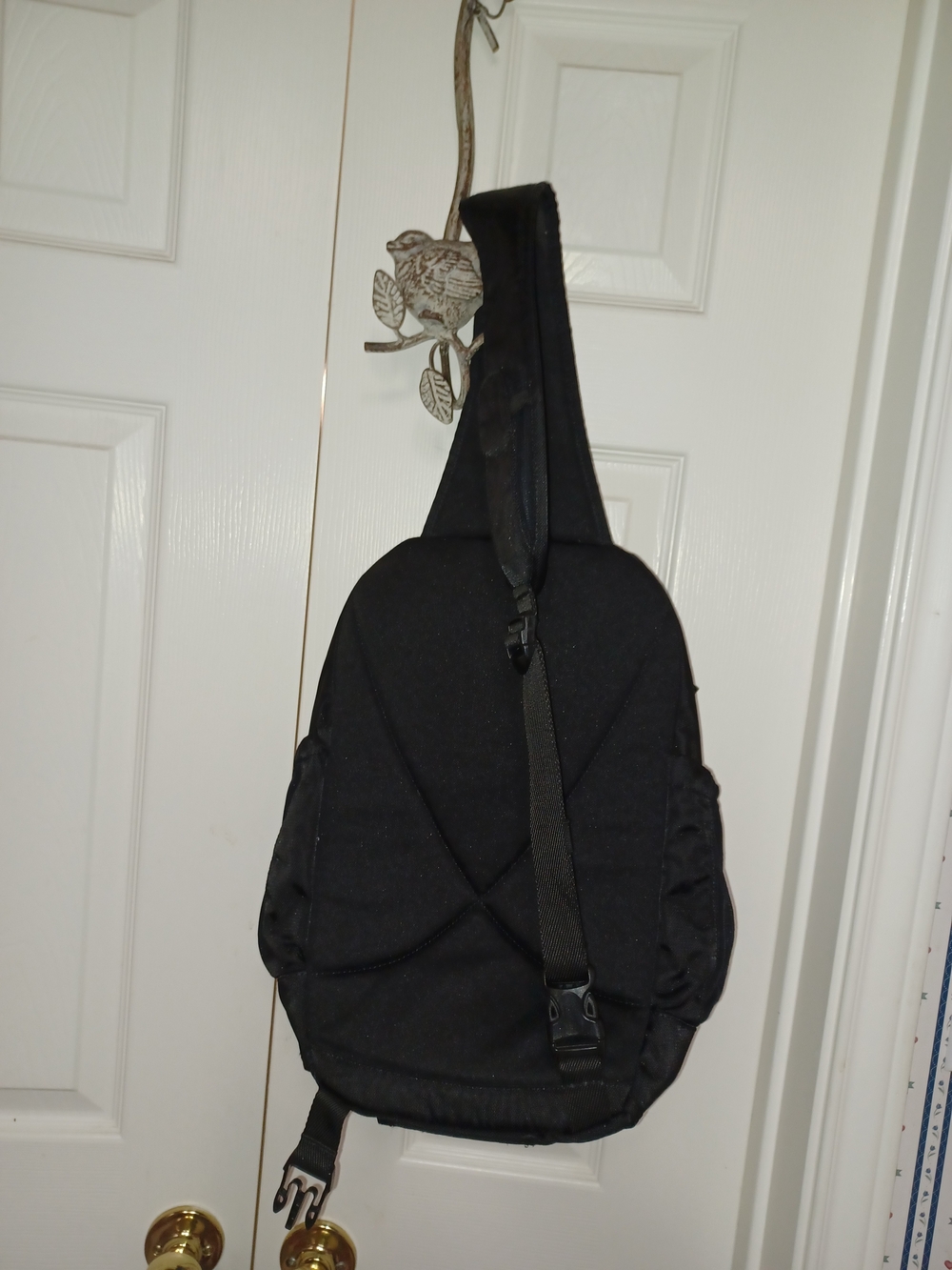 REI Black Men’s Sling Bag - Lightweight Everyday Carry - Picture 4 of 9